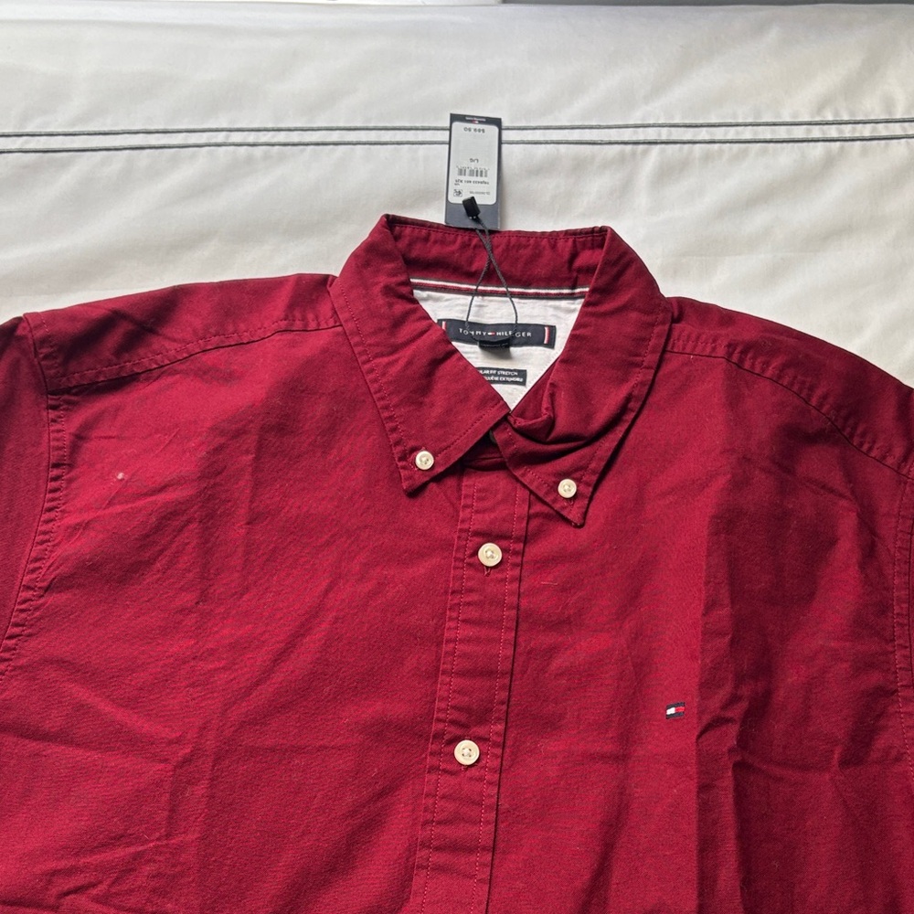 Tommy Hilfiger Men's Burgundy Button-Down Shirt